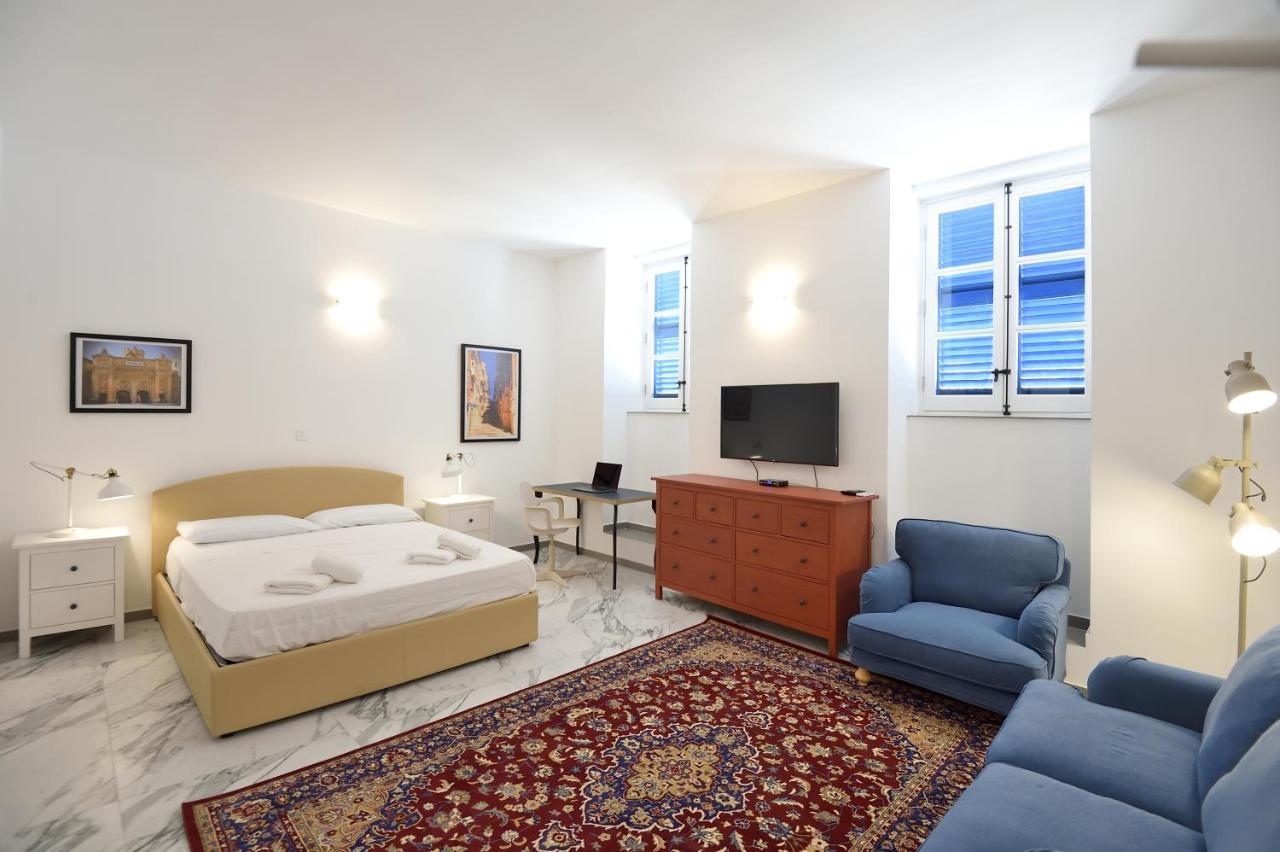 Grand Harbour Apartments 일 푸리아나 외부 사진